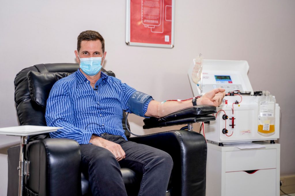 SANBS CEO, Jonathan Louw, donates COVID-19 convalescent plasma